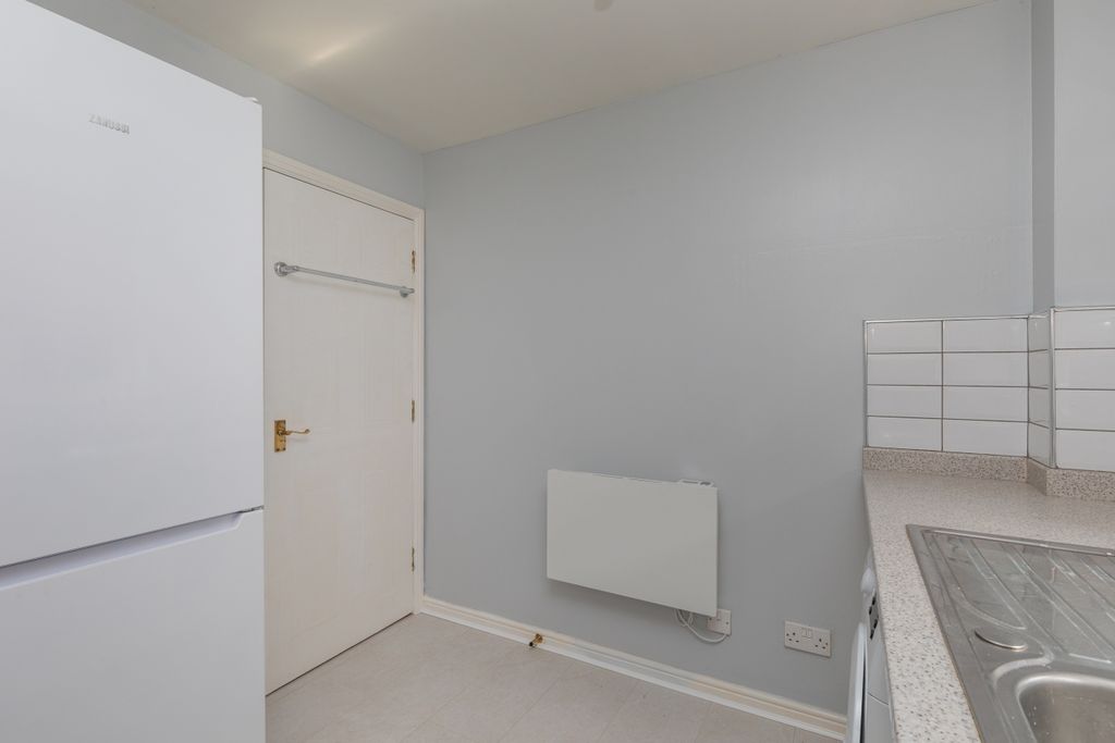 Property photo 2 of 23 46 Turners Avenue, Pa1 2Py-18