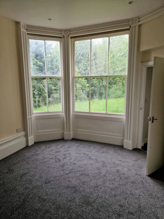 Property photo 1 of 7 Lounge