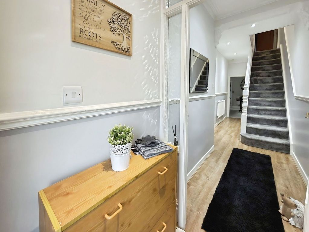 Property photo 2 of 32