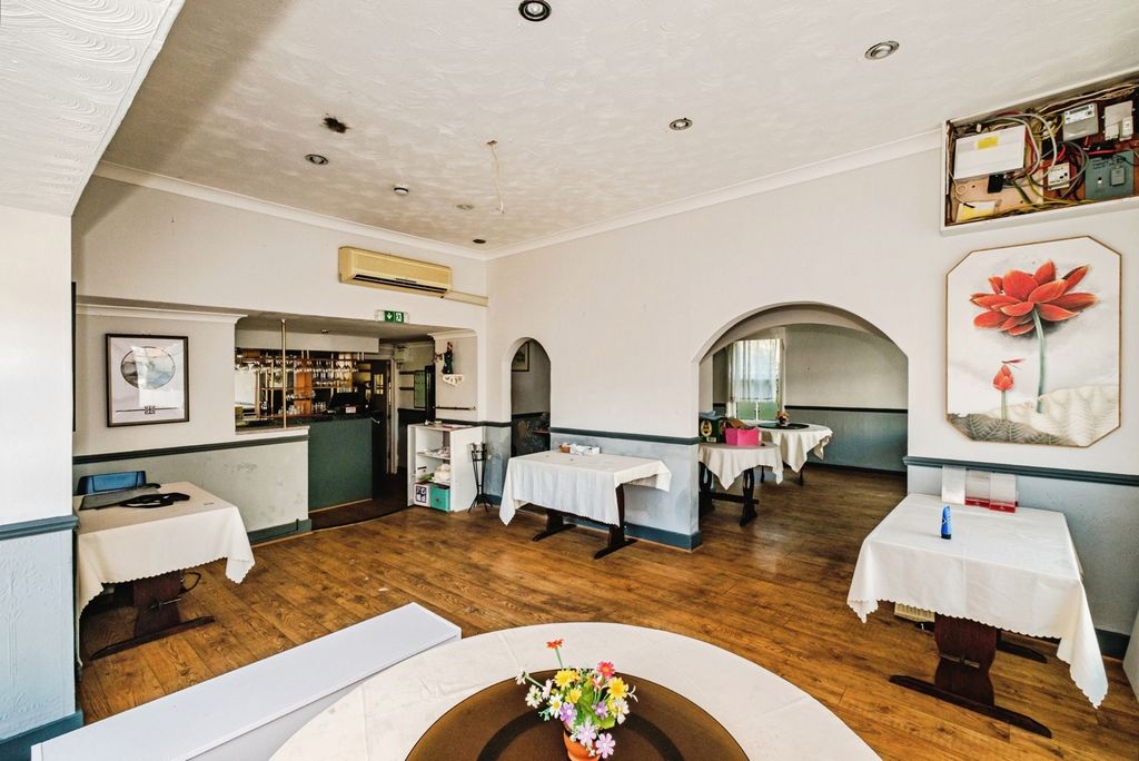 Property photo 2 of 17 Photo