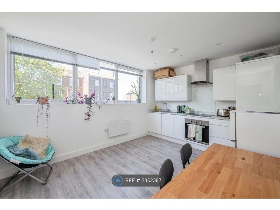 Property photo 2 of 4 Living/Kitchen
