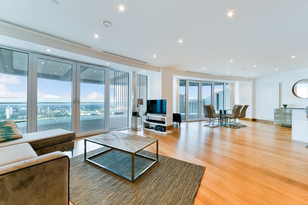 Property photo 1 of 10 Living