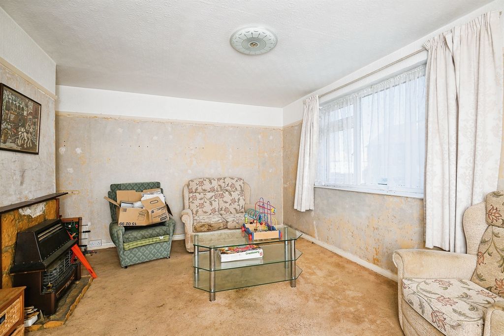 Property photo 3 of 8