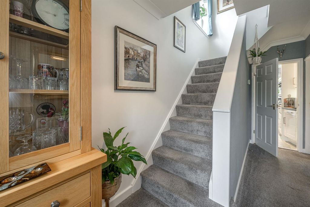 Property photo 2 of 39