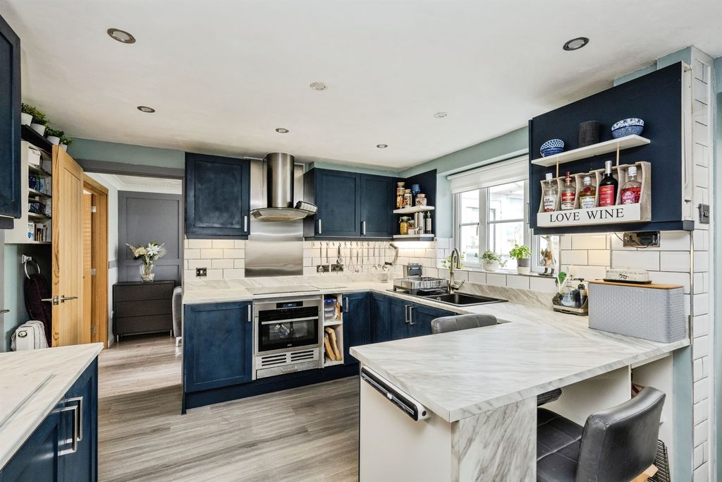 Property photo 2 of 24