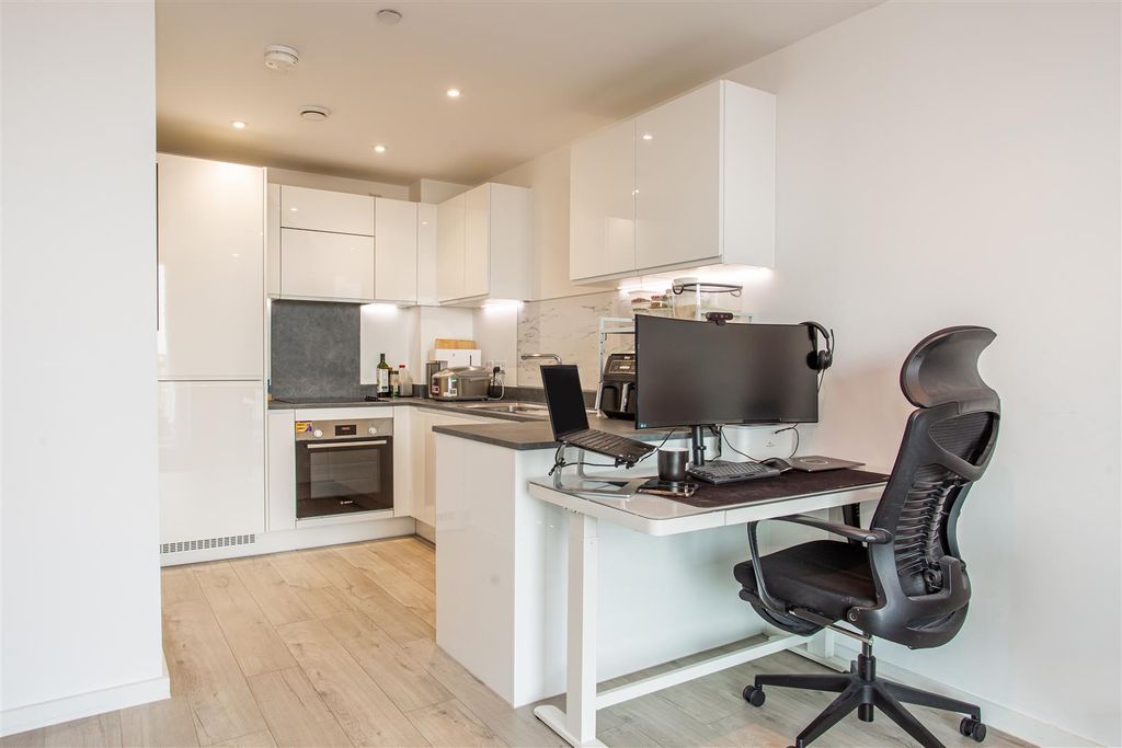 Property photo 3 of 12 Kitchen Area