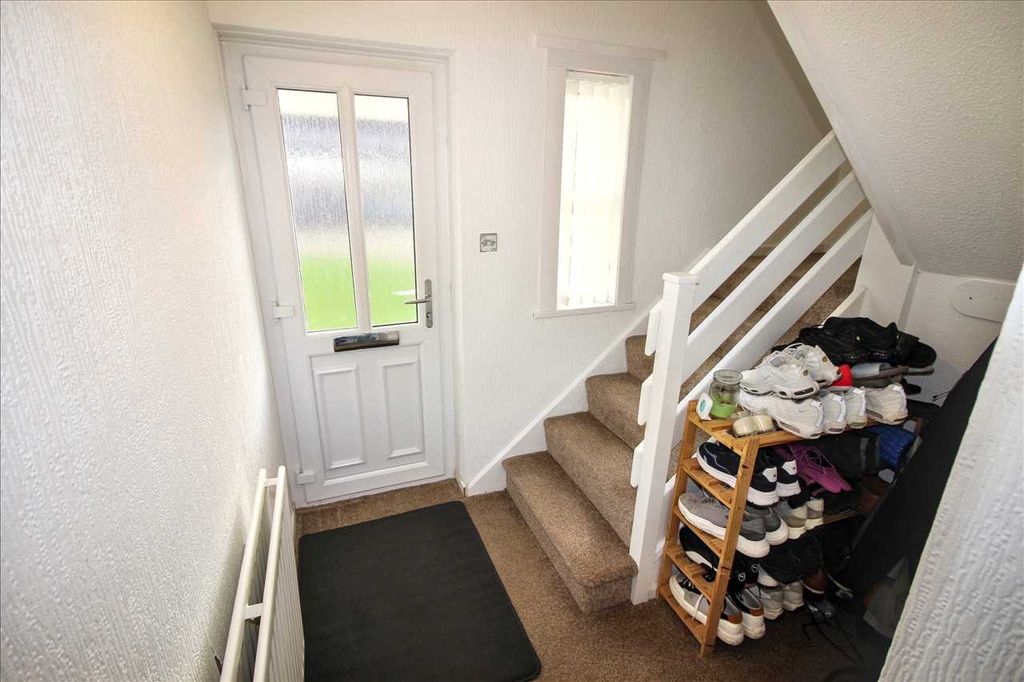 Property photo 2 of 12 Entrance Hall