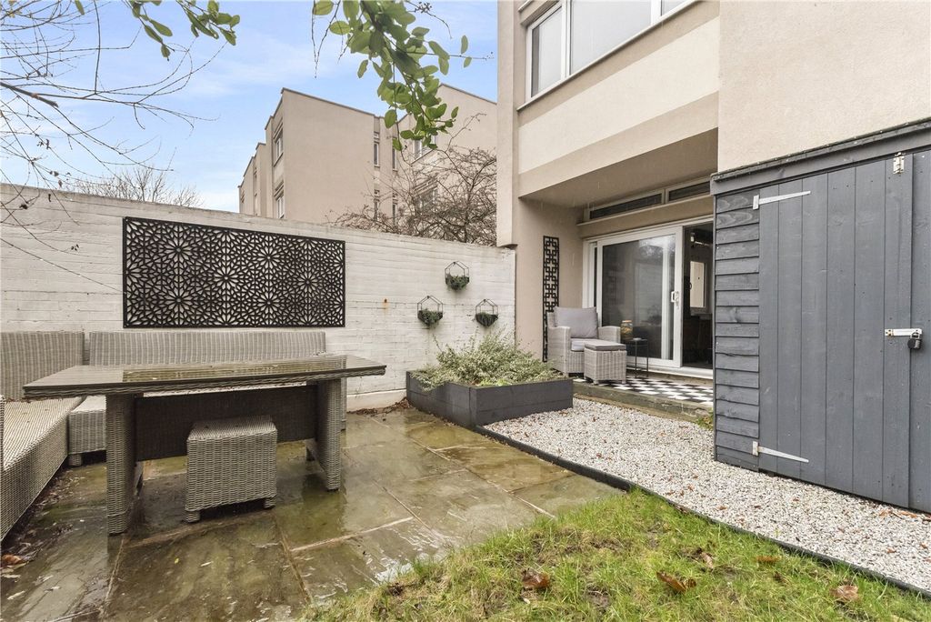 Property photo 2 of 18 Garden