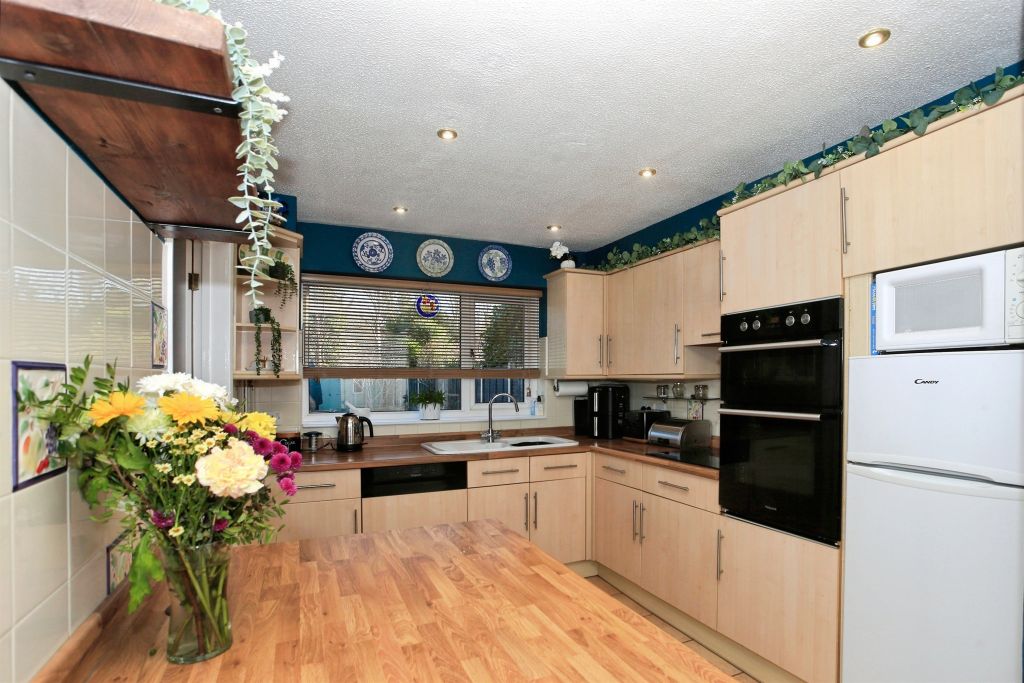 Property photo 2 of 23 Kitchen