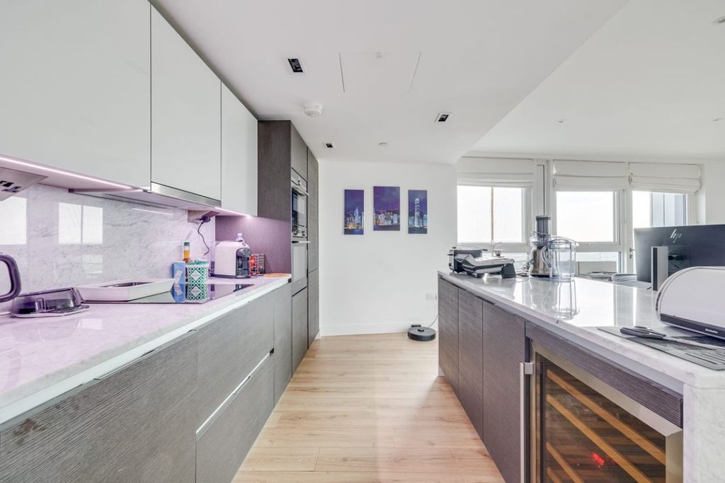 Property photo 2 of 10 Kitchen