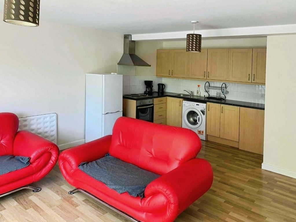 Property photo 3 of 8 Pbox-Img.Jpeg