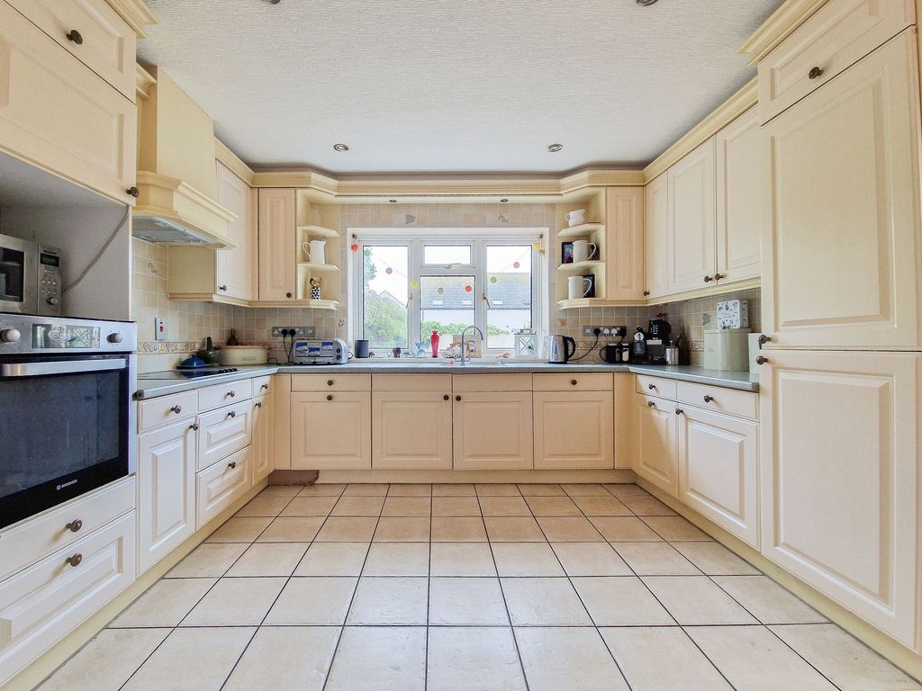 Property photo 2 of 33