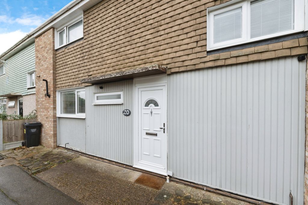 Property photo 1 of 16 20Peterboroughwaypeterboroughwaybasildonss143Qe-27