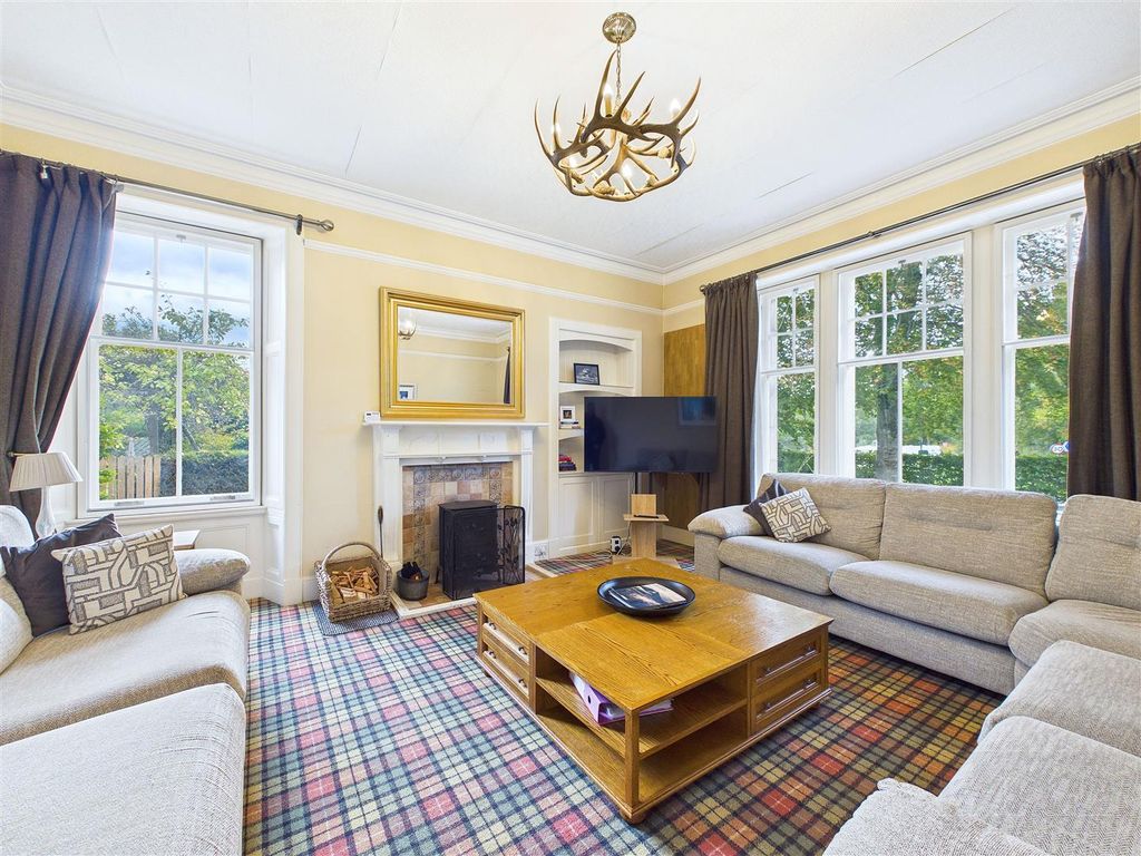 Property photo 2 of 43 Sitting Room