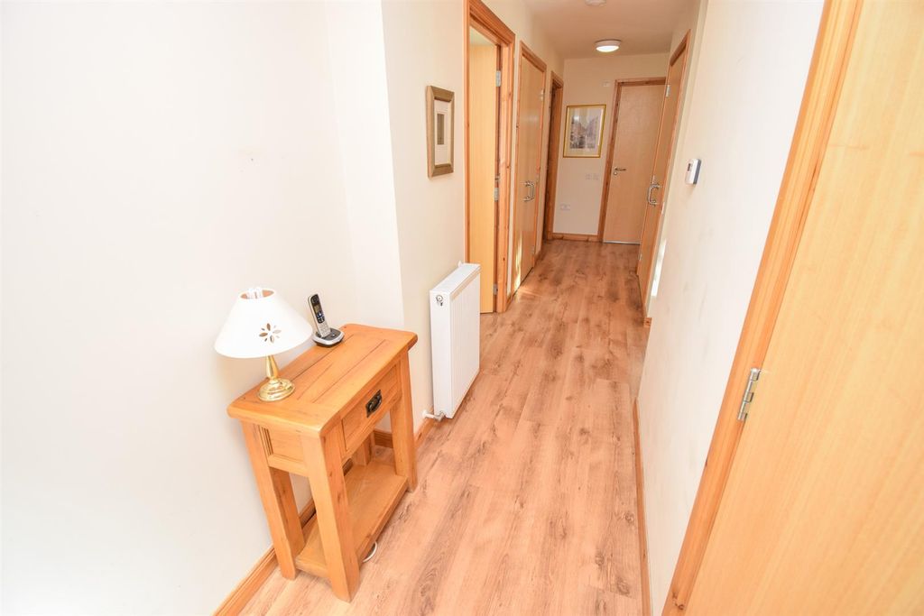 Property photo 3 of 18 Entrance Hall (2)-2.Jpg