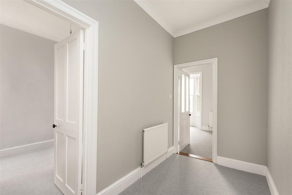 Property photo 3 of 12 Oxford Street, Whitstable