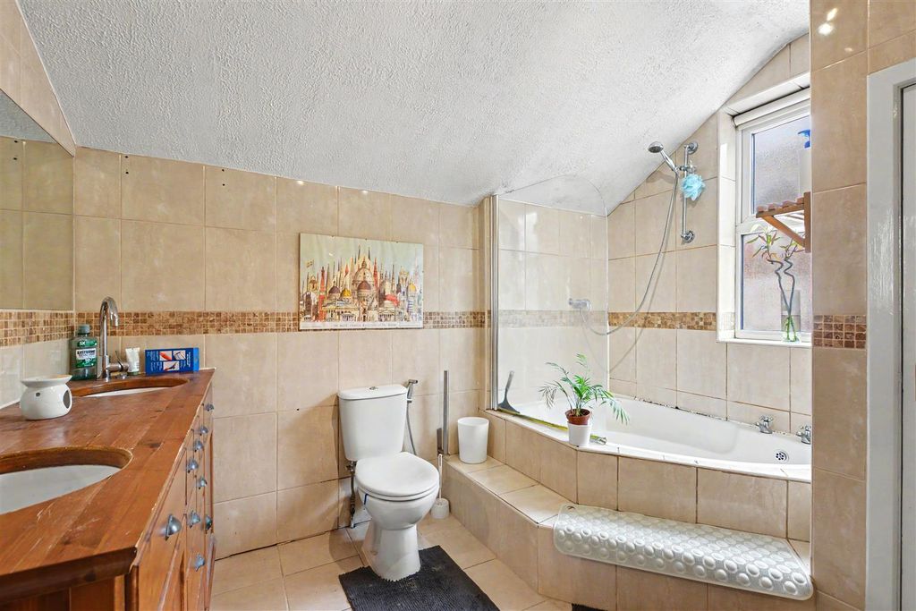 Property photo 3 of 22 Bathroom_1.Jpeg