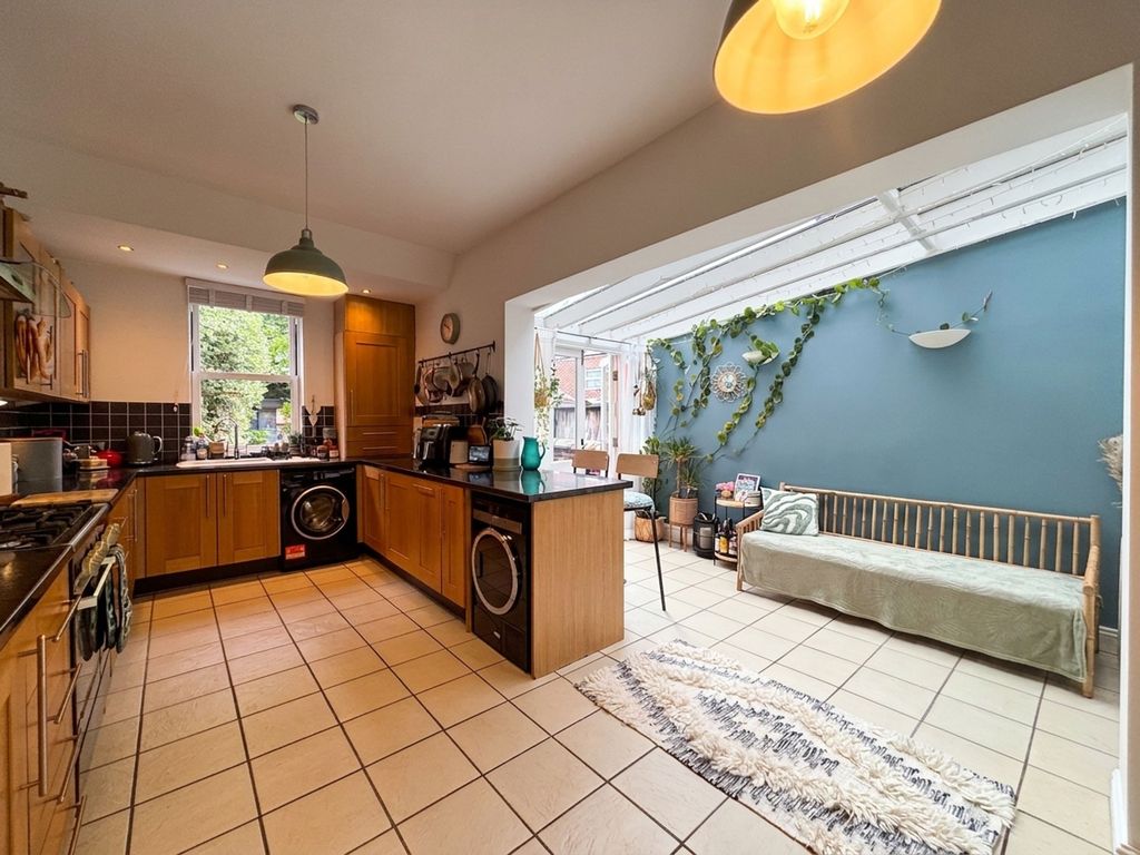 Property photo 2 of 25