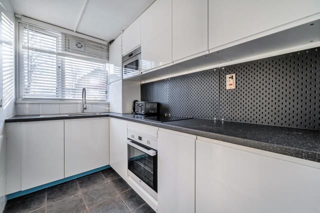 Property photo 2 of 18 Kitchen