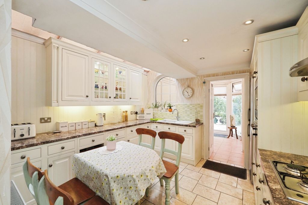Property photo 2 of 20 Onp53857