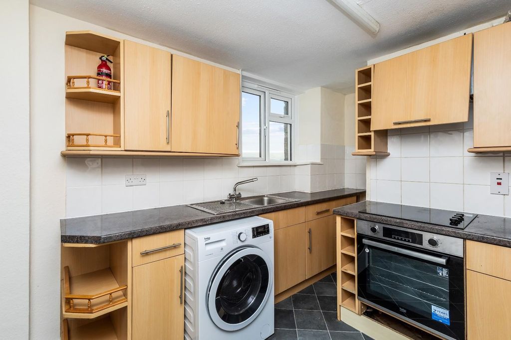 Property photo 2 of 11 Flat 19-6.Jpg