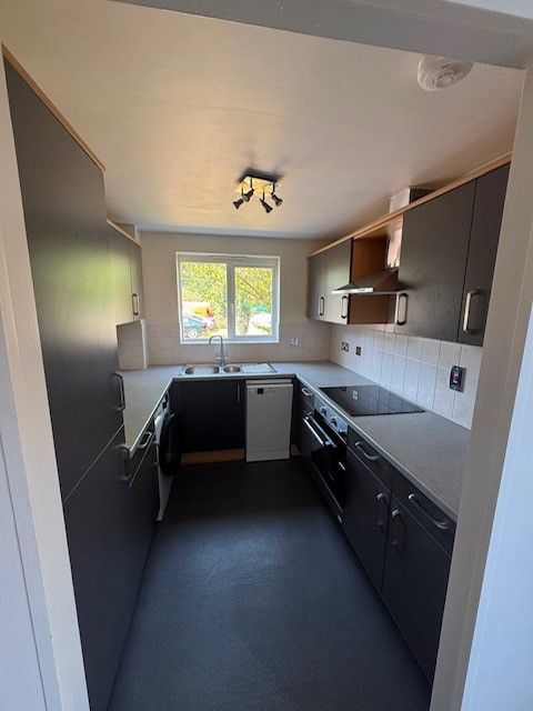 Property photo 3 of 8 Kitchen