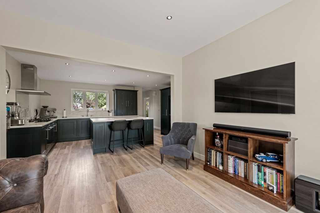 Property photo 2 of 39