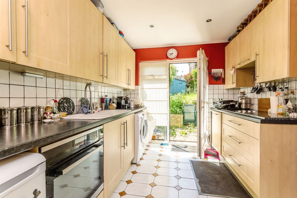 Property photo 3 of 17 Kitchen