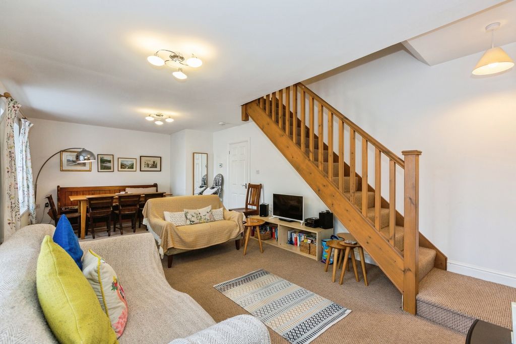 Property photo 3 of 17 Photo