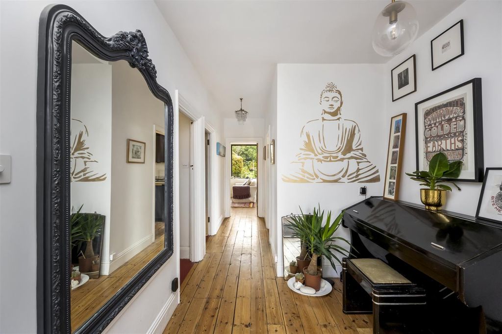 Property photo 2 of 25 Hangleton Avenue, 31-009.Jpg