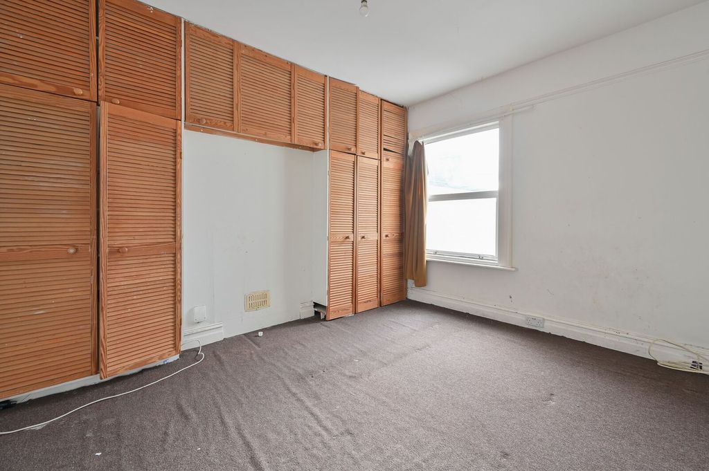 Property photo 3 of 6