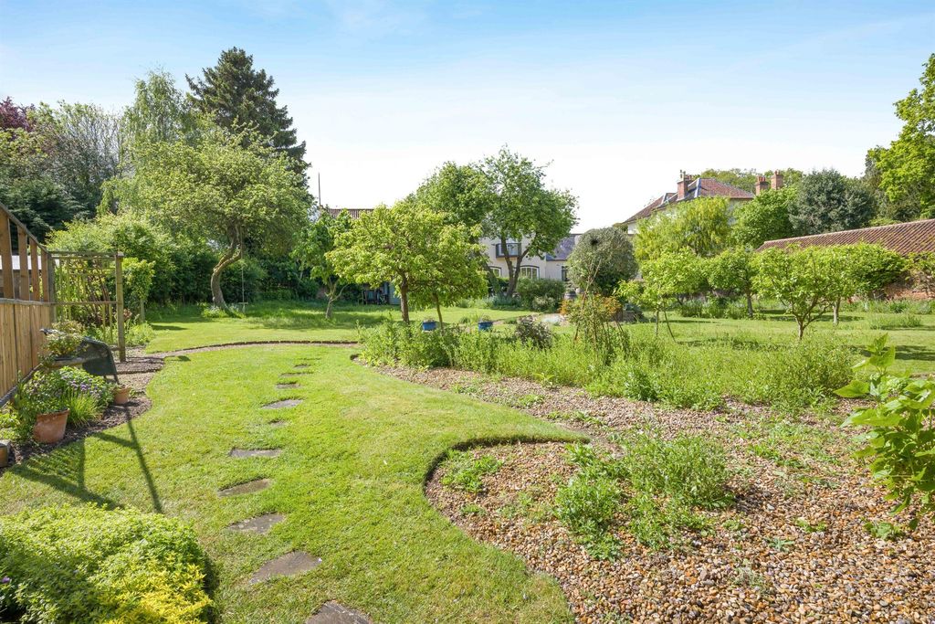 Property photo 3 of 18