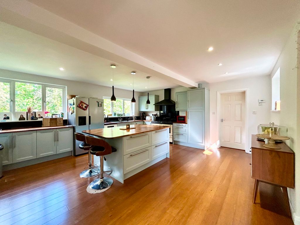 Property photo 2 of 32