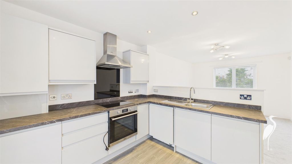 Property photo 2 of 10 Kitchen