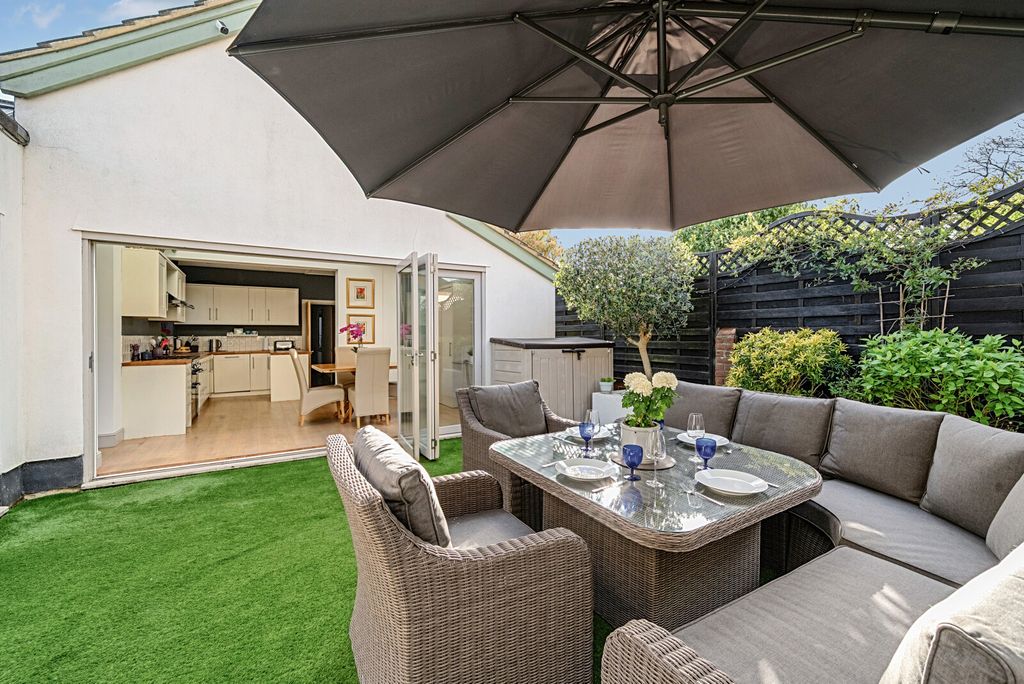 Property photo 2 of 19 1-69E2289c15630-1...