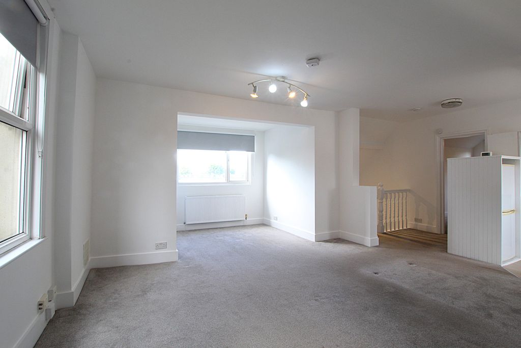 Property photo 3 of 9 3.Jpg