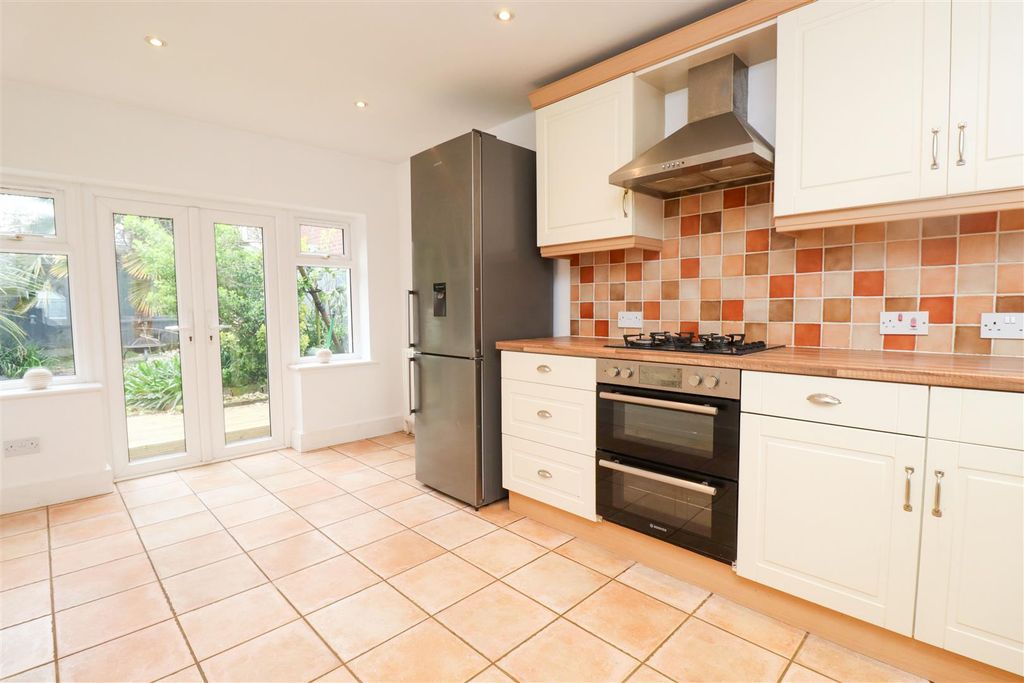 Property photo 3 of 14 Kitchen