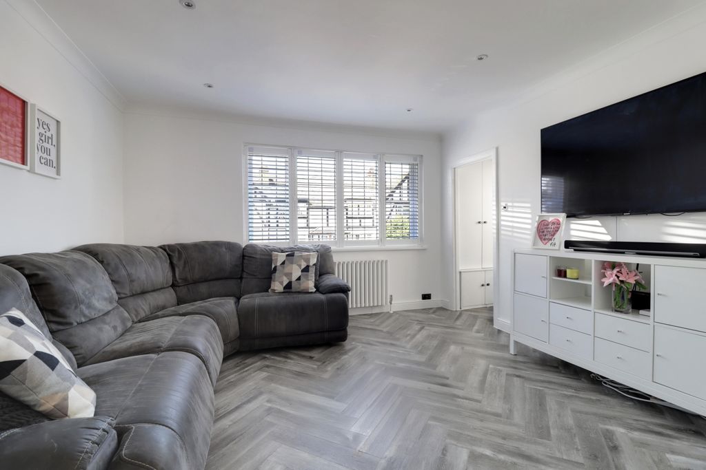 Property photo 2 of 11 Img_5547-Img_5549