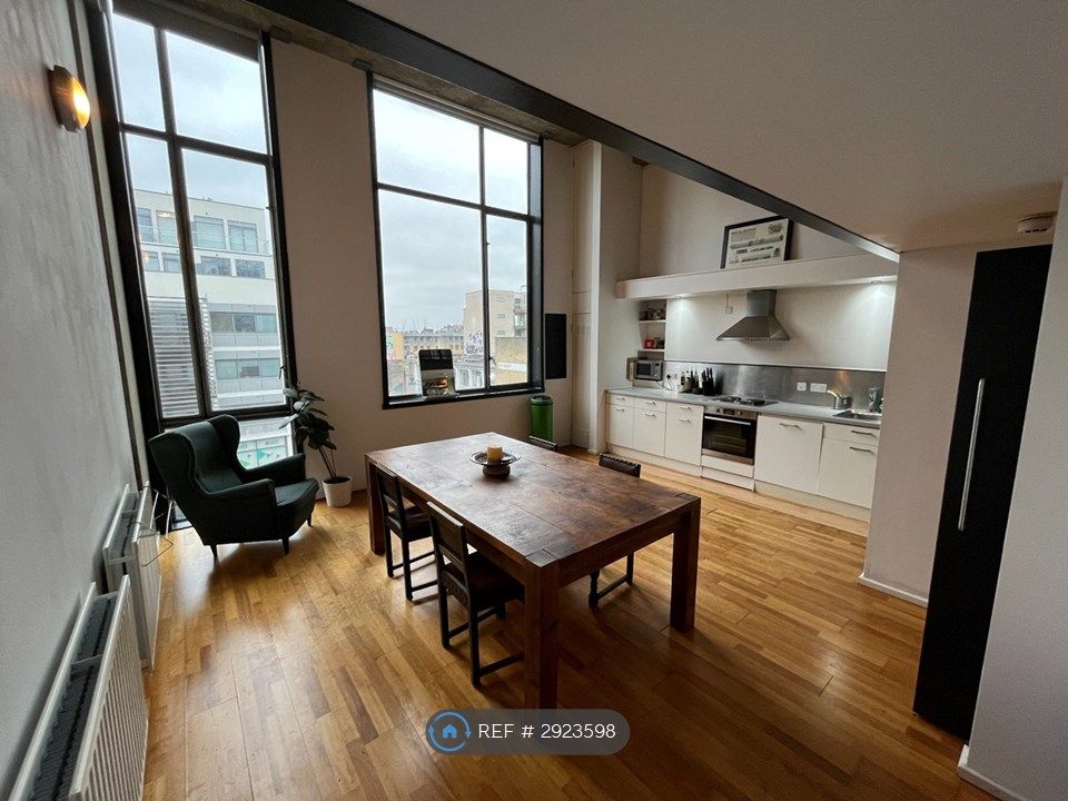 Property photo 3 of 14 Kitchen/Lounge
