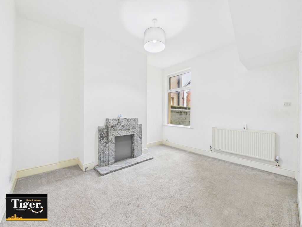 Property photo 3 of 15 Cam03440G0-Pr0521-Still003