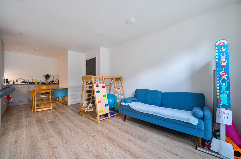 Property photo 2 of 16 1383713-15-69242F...