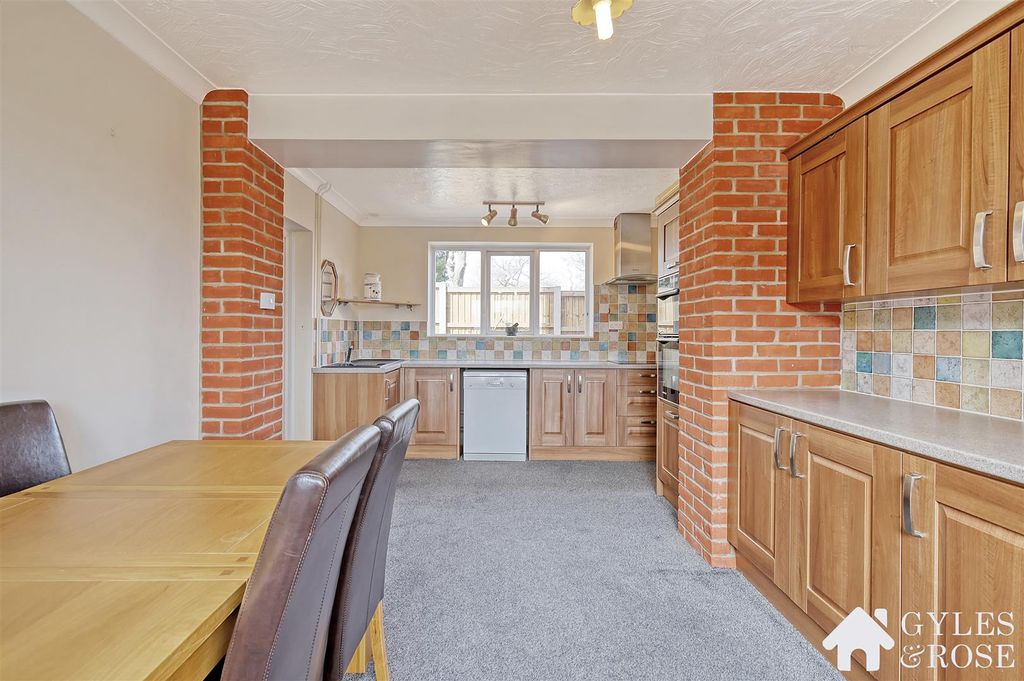 Property photo 3 of 18 Kitchen