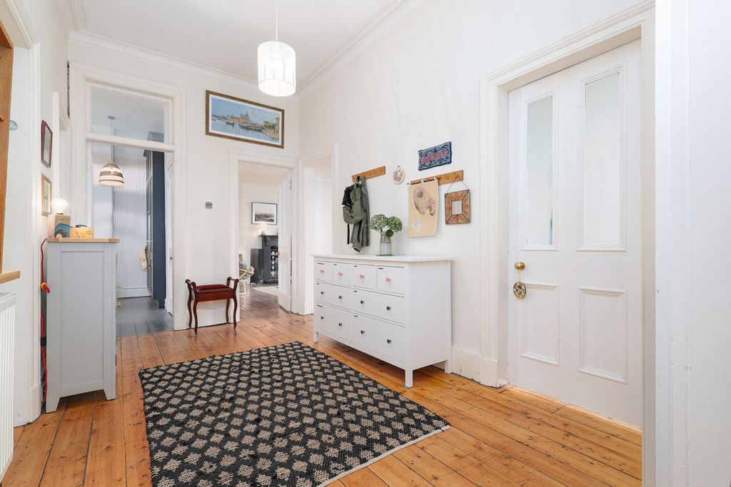 Property photo 2 of 39