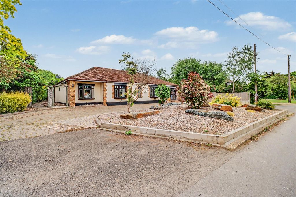 Property photo 1 of 27 Glen Innes Outside-11.Jpg