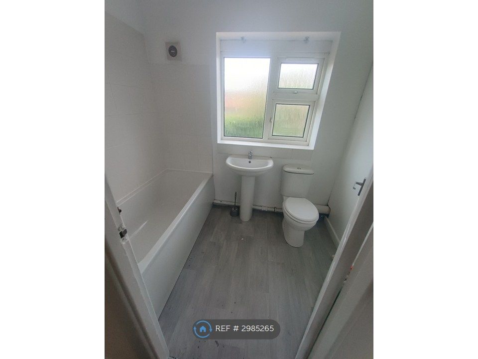 Property photo 2 of 7 Bathroom