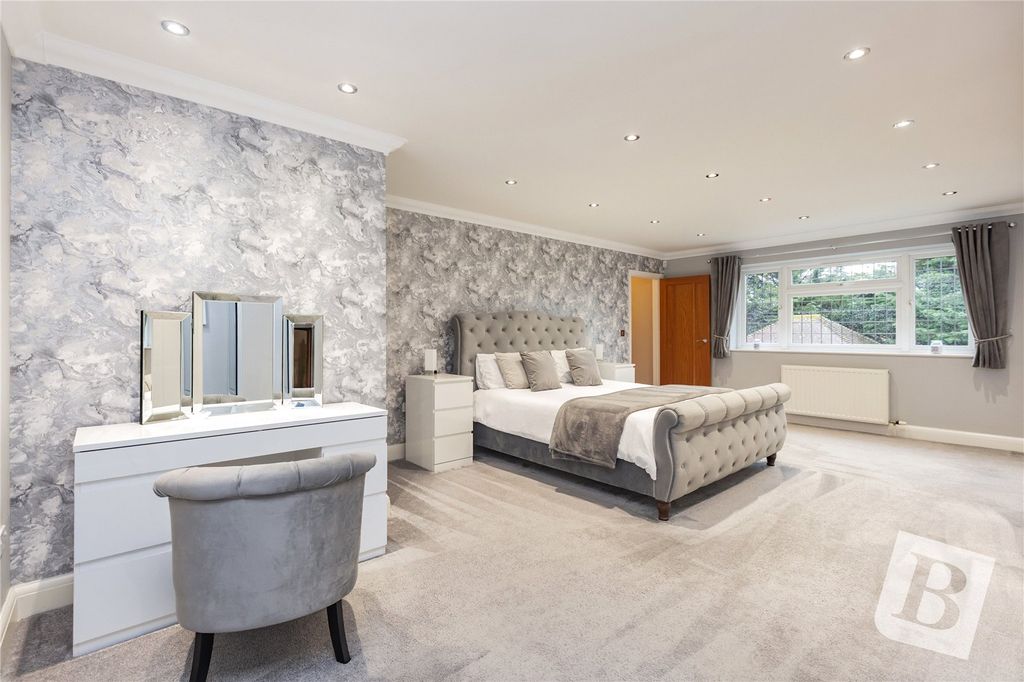 Property photo 1 of 18 Principal Bedroom