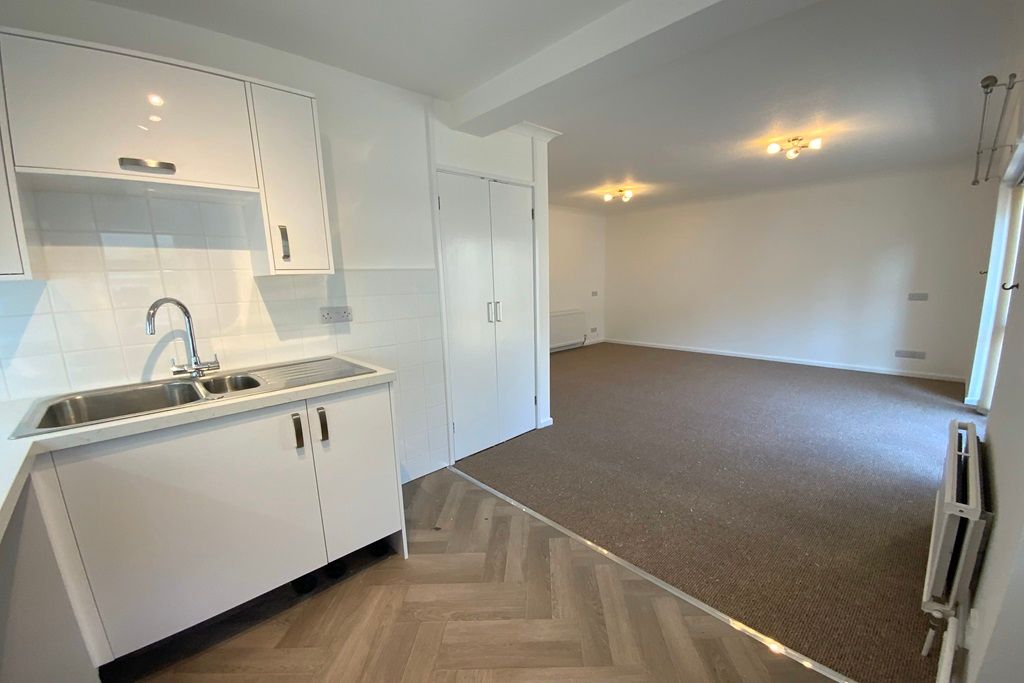 Property photo 3 of 13 Kitchen