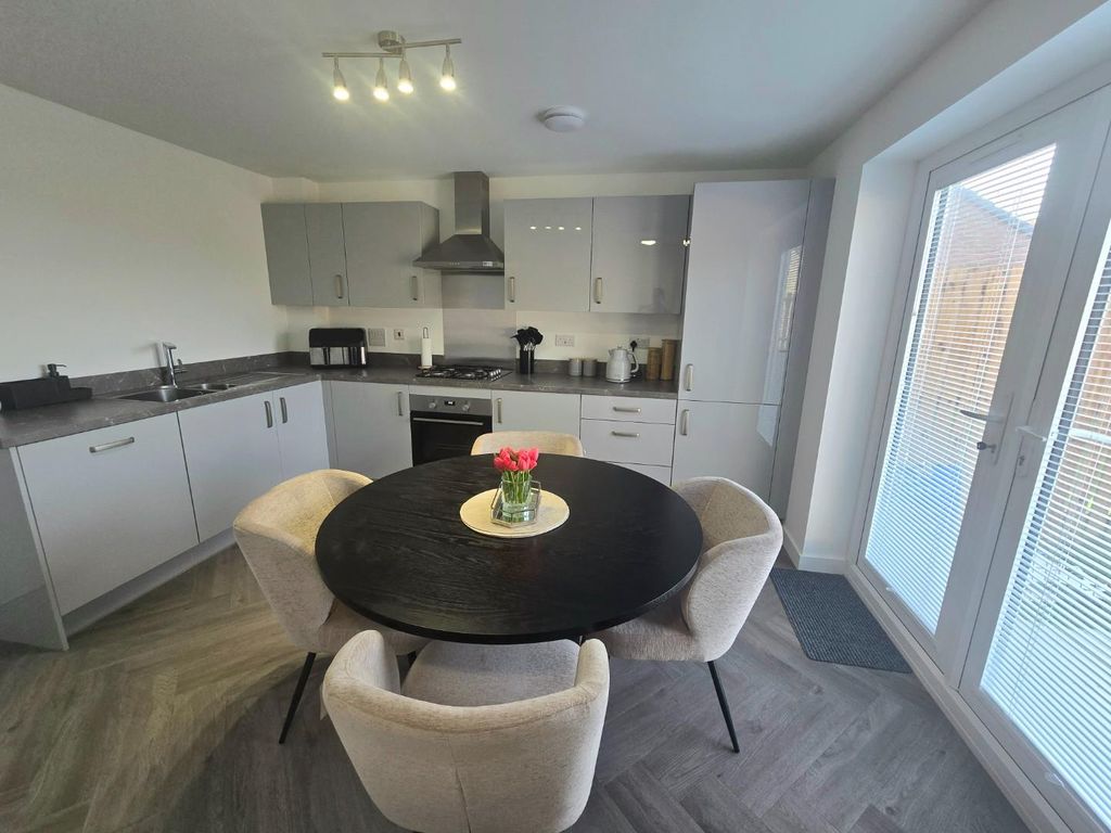 Property photo 2 of 16 Kitchen