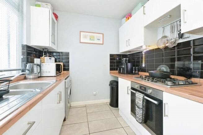 Property photo 3 of 10 Kitchen