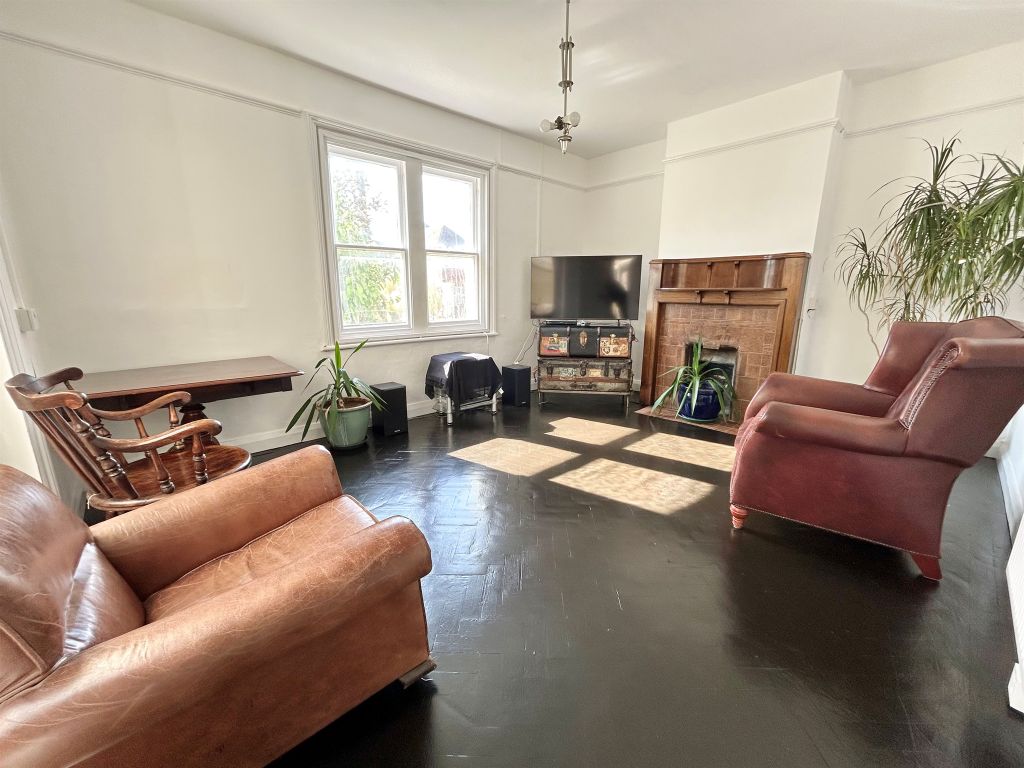 Property photo 3 of 11